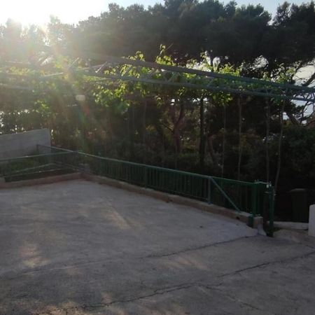Apartments Vlado - 50M From The Sea Rogač Exterior foto